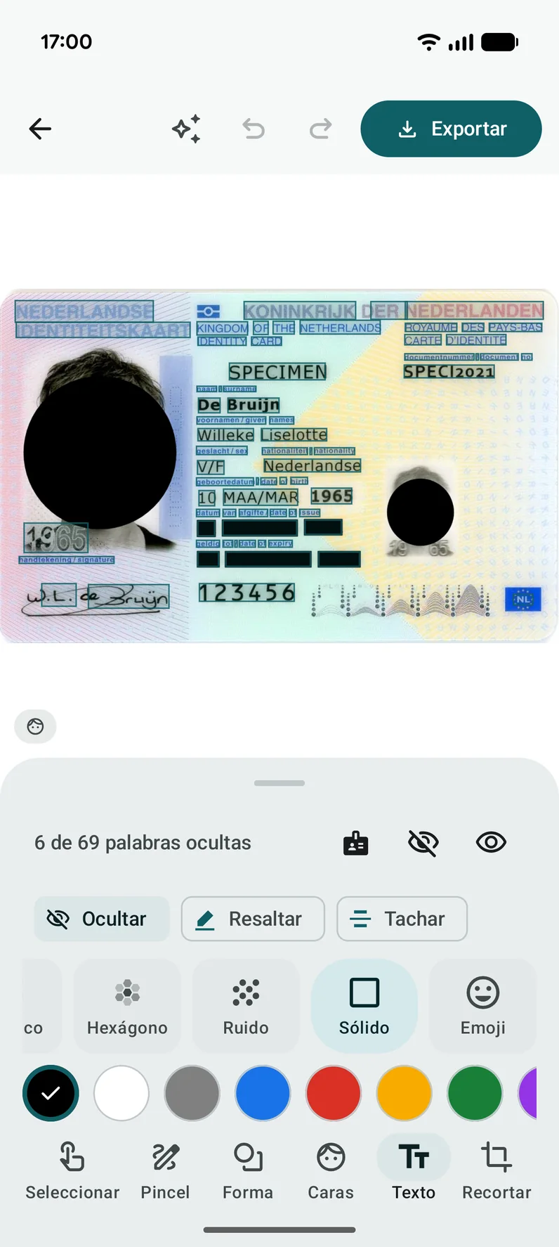 Un documento de identidad con los números, las fechas y la foto cubiertos con un toque